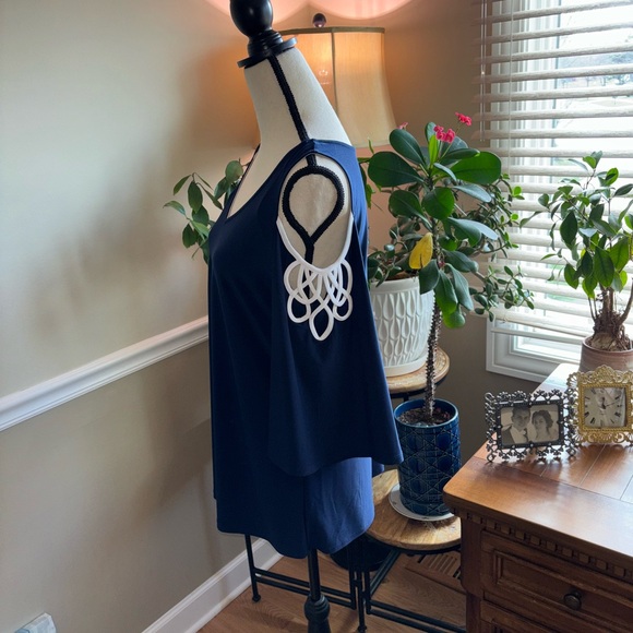 Vince Camuto ~ Garden Romance Cold Shoulder! 💙 - Picture 2 of 11